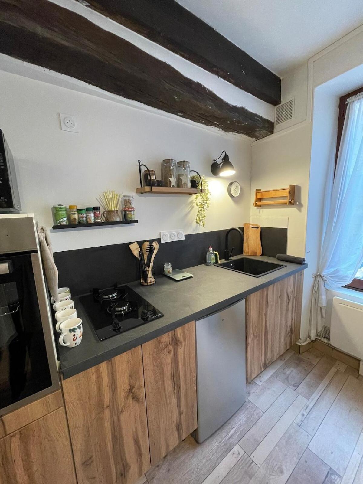 "La Petite Maison" Triplex Au Centre Ville - Les Terres Du Roy Avallon Buitenkant foto