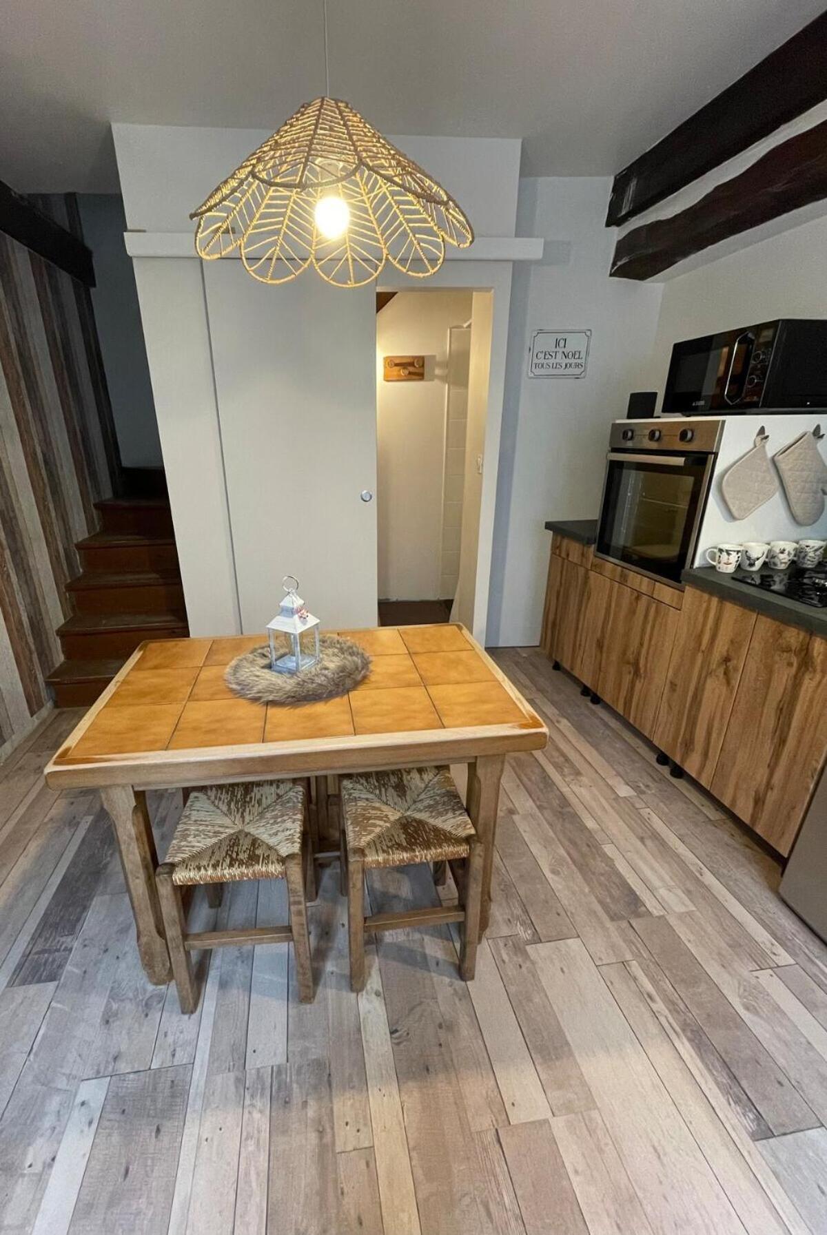"La Petite Maison" Triplex Au Centre Ville - Les Terres Du Roy Avallon Buitenkant foto