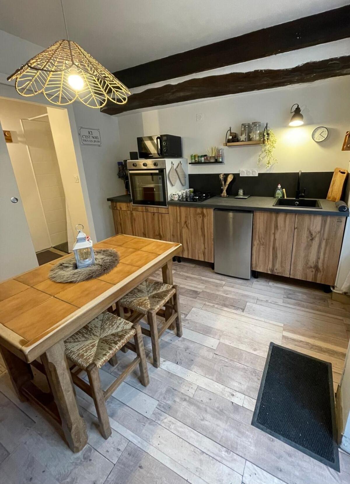 "La Petite Maison" Triplex Au Centre Ville - Les Terres Du Roy Avallon Buitenkant foto