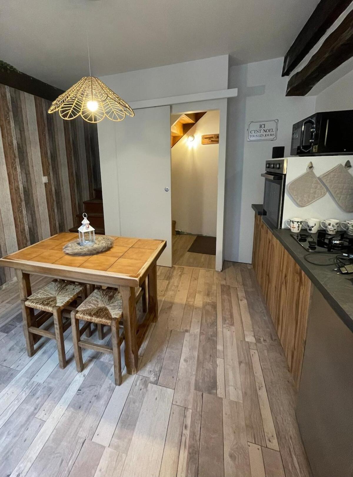 "La Petite Maison" Triplex Au Centre Ville - Les Terres Du Roy Avallon Buitenkant foto