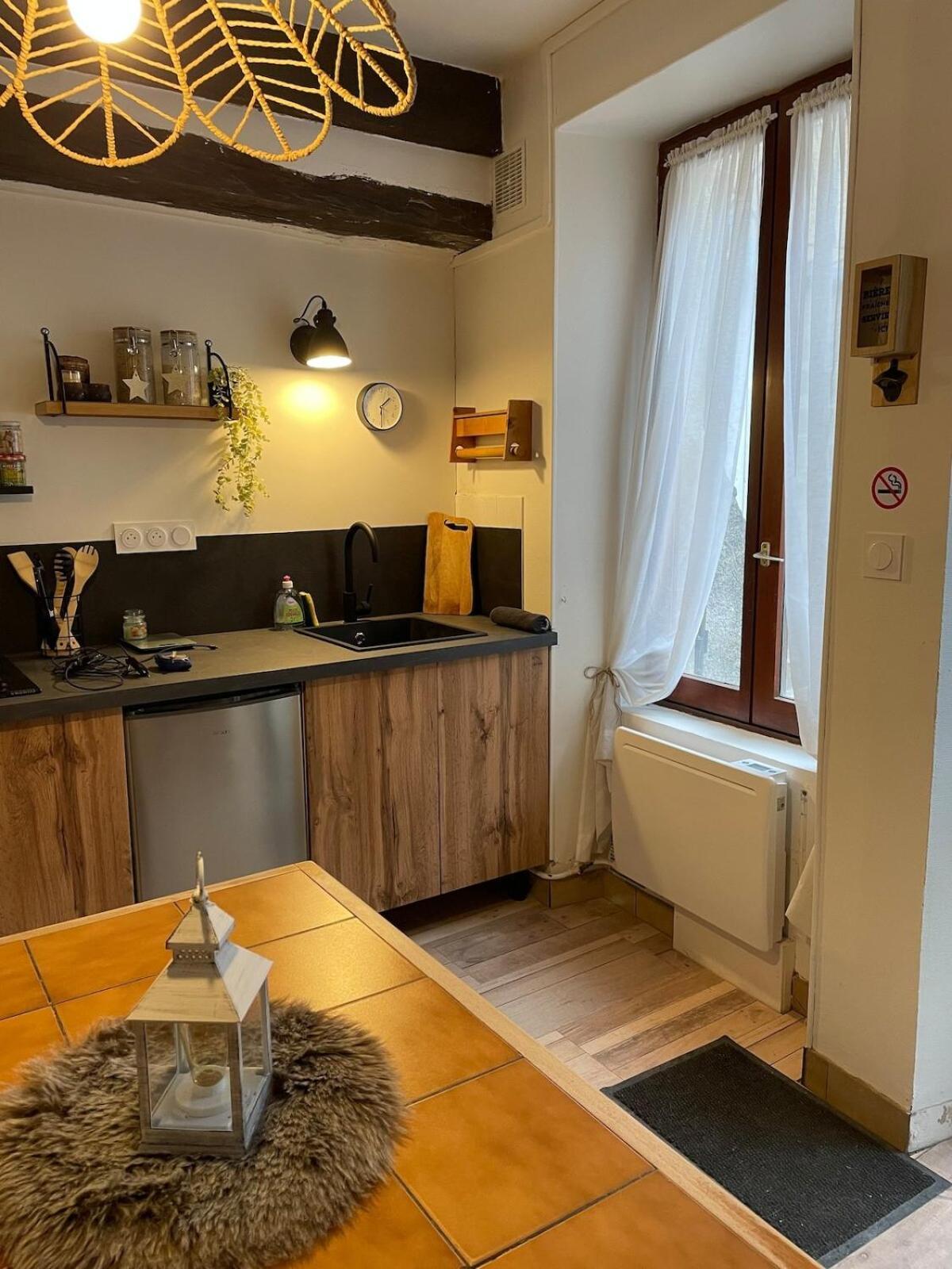 "La Petite Maison" Triplex Au Centre Ville - Les Terres Du Roy Avallon Buitenkant foto