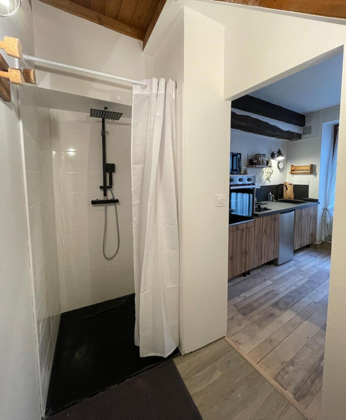 "La Petite Maison" Triplex Au Centre Ville - Les Terres Du Roy Avallon Buitenkant foto
